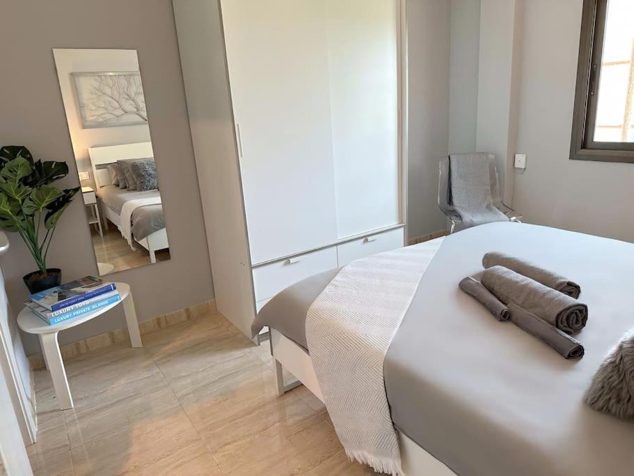 8 Min Walk To The Beach & 10 Min Walk To Convention Centre ! Barcelona Exterior foto